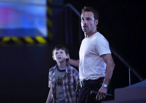 grimescest's tweet photo. Rick and Carl season 1. http://t.co/dx9UXBHyPE