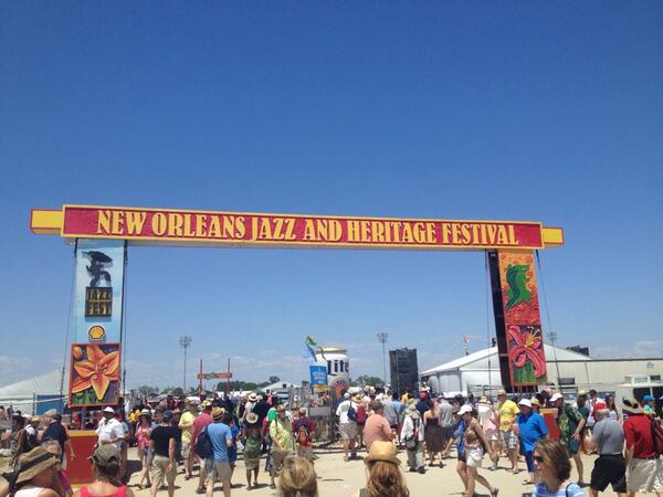 Tulane_Sarah's tweet photo. Clap your hands if you feel like a room without a roof #jazzfest http://t.co/GyclXFPCfJ