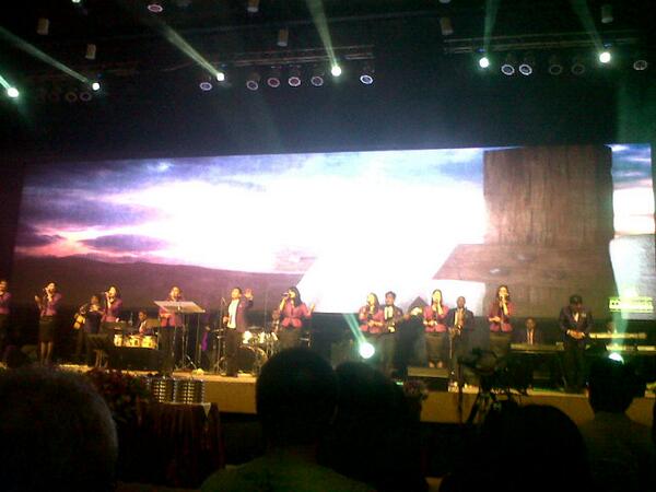 Yoize's tweet photo. Ibadah Minggu (@ GBI PRJ - ICC w/ 42 others) http://t.co/dF0pBviTxt http://t.co/ErzARzq9rM