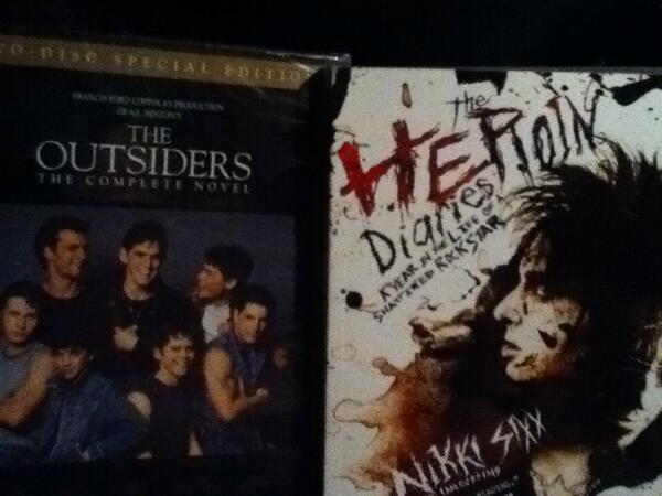 Xx1Butterfly0xX's tweet photo. So @NikkiSixx I got an early birthday present :D http://t.co/TKz07iZFnx