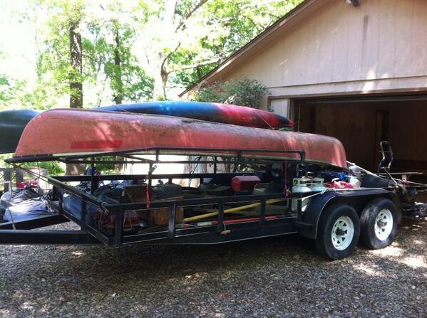 MarshallWicker's tweet photo. Moving day. A little white trash, but it worked. http://t.co/uYAFSDXr6T