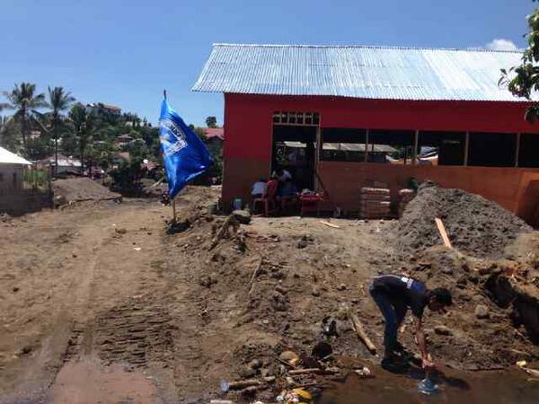 (rehabilitasi sarana belajar, pembagian seragam sekolah &amp; doa bersama) yg dipusatkan di kelurahan Pakowa lingk. 6,