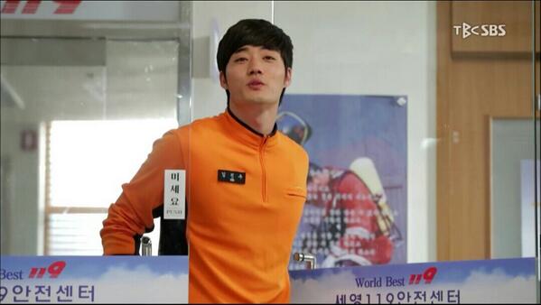 AngelEyes_KJS's tweet photo. 임반장님 손님 오셨는데요.?
#엔젤아이즈 7회

@AngelEyes_YSW http://t.co/8P4aJfHgAi