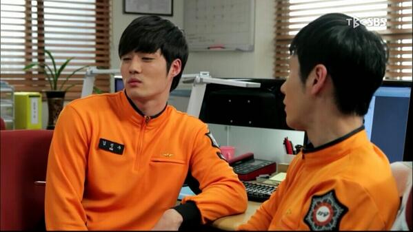 AngelEyes_KJS's tweet photo. 에이- 이거 뭐 또 보여줄 시간 아닌가?
#엔젤아이즈 7회 http://t.co/MsWYcEKm7P