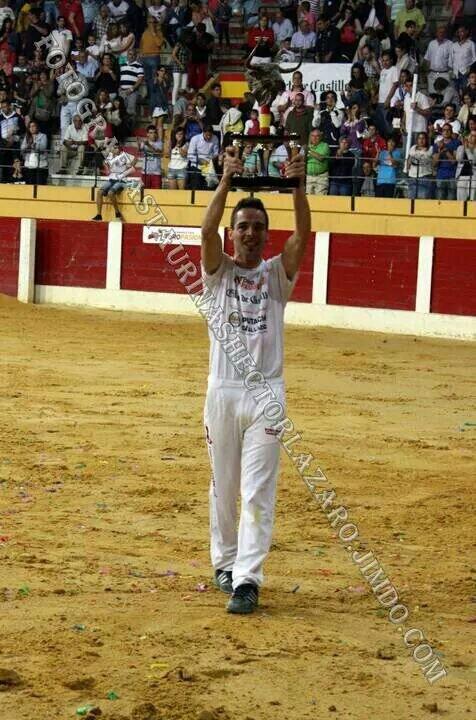 moralesmdb's tweet photo. Ánimo campeón!!!té deseamos una pronta recuperación!!@sergio_tororo http://t.co/LCDWyAz2Z5