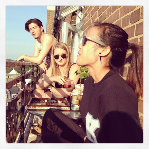 Reena_Gob's tweet image. Super chilled start to the weekend with the fam. Loving life! #friends #hello2014