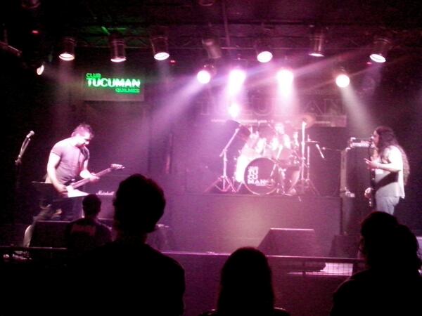 SUBANELVOLUMEN1's tweet photo. Liquidacion haciendo el cover Gil Trabajador de Hermetica en @ClubTucuman http://t.co/CGRdaZoojW