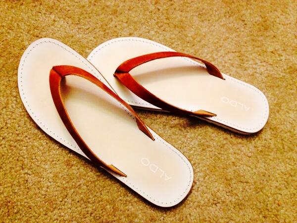BBWblurb's tweet photo. Day 27: These adorable new flip flops my boo got me for our anniversary. #100HappyDays http://t.co/nVmh6SVkYd