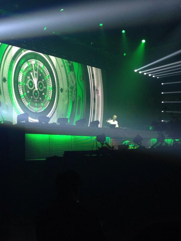 cvogz's tweet photo. The music saves my soul ; the beat saves my life #ARMINONLYINTENSE #ArminOnlyVancouver http://t.co/iy6iAeJXge