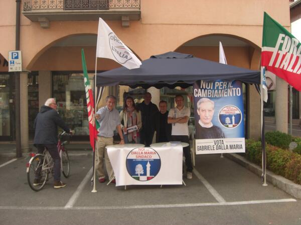 gabrieledallama's tweet photo. Il bel tempo ci ha assistito durante il pomeriggio in piazza!abbiamo parlato con tanti cittadini.Anche oggi ci saremo http://t.co/QtM1Et0ieK
