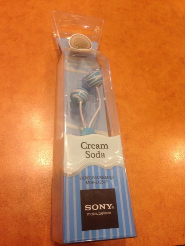 nnn2226's tweet photo. 新しいイヤホン買った(´ｰ｀) http://t.co/CjL3USTzQ8
