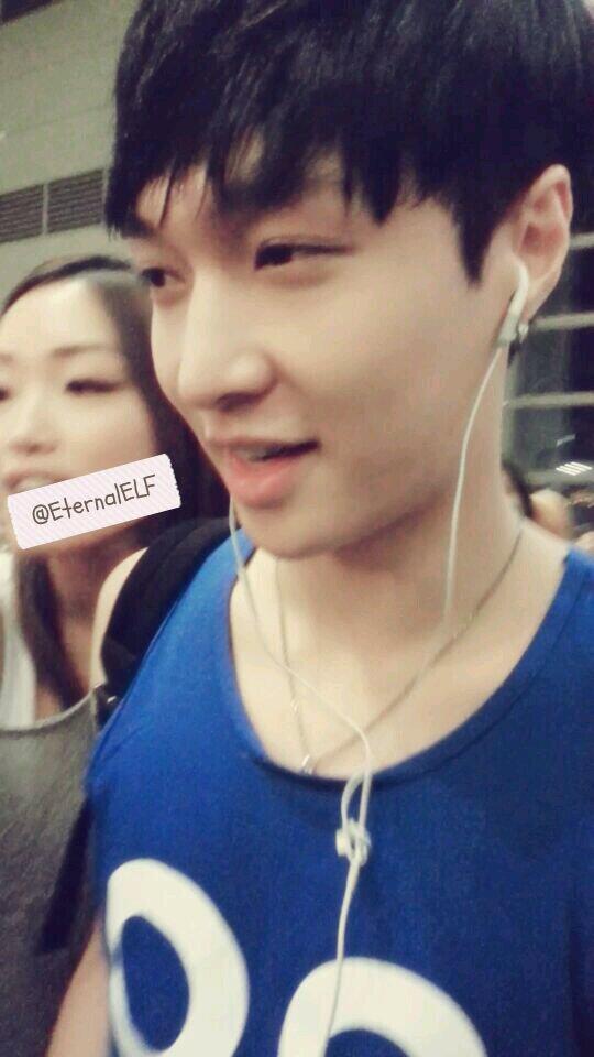 EternalELF's tweet photo. Cant get over Lay's smile ♥ (LAX airport 140403) http://t.co/4HTStZpi7y