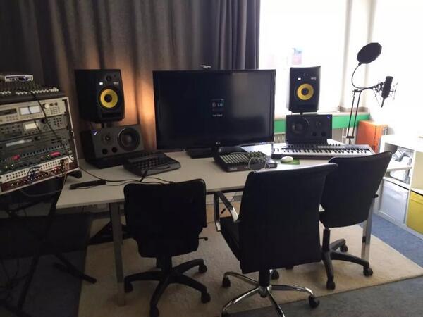 FARASDJ2020's tweet photo. @DJFABOFFICAL: Studio Time :-)
#studio#time#song#electronic#make#syth#party#people#love#night#lets#go http://t.co/aQU0WKqSjr