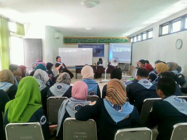 tbm110's tweet photo. 04052014 - Upgrading Pengurus TBM 110. Materi: Promotion &amp; Funding oleh Kanda dr. Muhammad Rum Marewa http://t.co/JZe0w4T3Il
