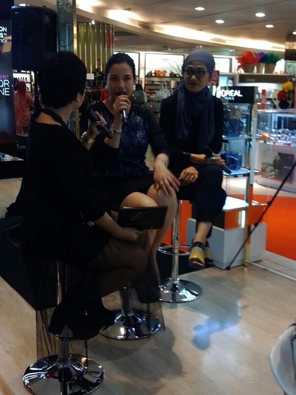 mommiesdaily's tweet photo. Jgn lupa merawat kesehatan rambut juga, yah. Kalau nggak sempat ke salon, perawatan saja di rumah. #LorMakeupWeek http://t.co/hP5RKmz5CJ