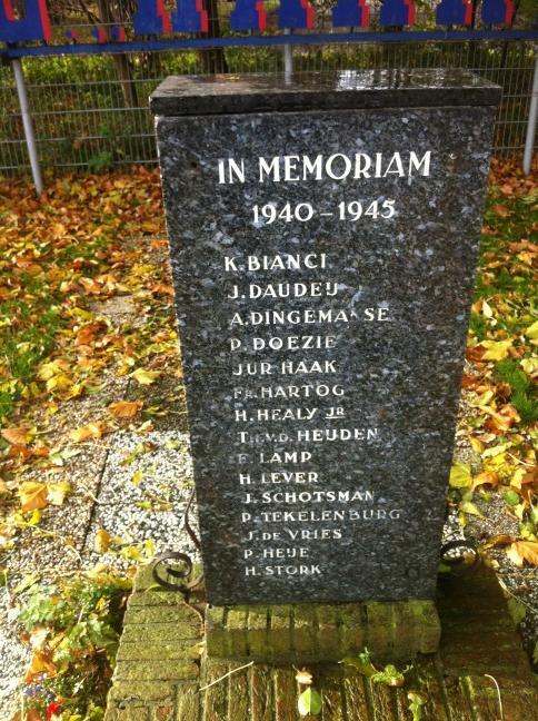 JoopOdenthal's tweet photo. Vandaag vrijwel de hele dag door herdenken we met tweets spelers van #HfcHaarlem die in WO2 om het leven kwamen. http://t.co/Q7Q95C9eCP