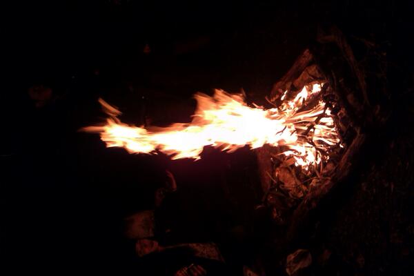 JustKeepYacking's tweet photo. I SEE FIRE!!! camping <3 http://t.co/LHF1mUB6cv