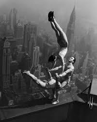 tym4learning's tweet photo. Three brave acrobats performing on a ledge located on the 86th floor of the Empire State Building in New York City. http://t.co/4akhlecwwo