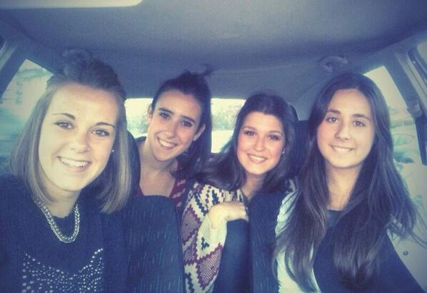 NereaB182's tweet photo. Ellas. ❤️ http://t.co/8TCLdctUby