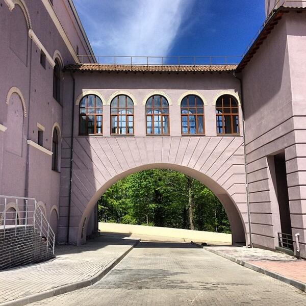 Gigazavr's tweet image. #rixossochi #rixosroyalspa #krasnayapolyana #sochi #russia #gorkygorod #bridge by muratkodan