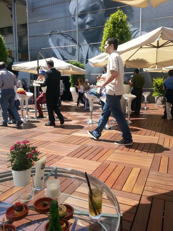 Adrianita_sc's tweet photo. Despues de un año, volvemos a estar aqui @crisortiz27 ! #MasterTenis #Vip http://t.co/2jR9BgG3NG
