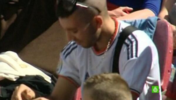 Sexta_Deportes's tweet photo. Buscamos a este chico que estuvo en el Camp Nou ¿le conoces? ¿puedes ayudarnos a encontrarlo? http://t.co/o6pcuBu7wq http://t.co/TuRn99lzbD