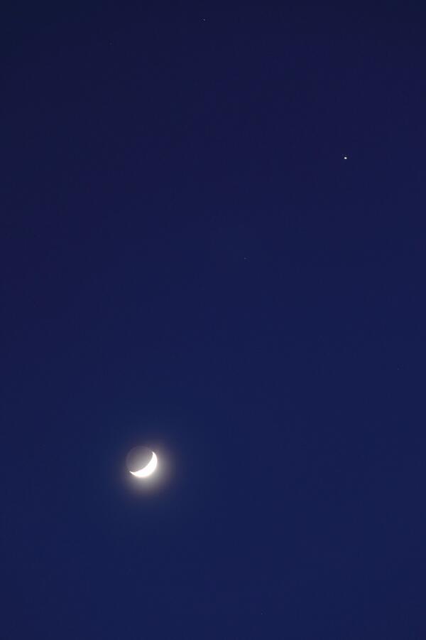 jo1ntw's tweet photo. 日没後の月と木星。 http://t.co/lhLGbv8VhK