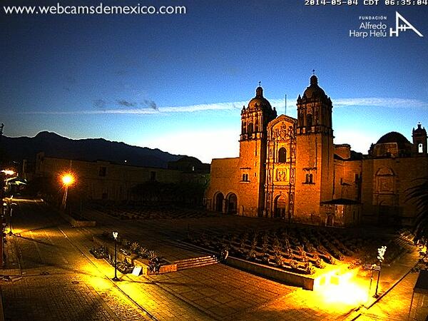 webcamsdemexico's tweet photo. Hoy estrenamos 1a. webcam en #Oaxaca gracias a @alfredoharphelu y @FAHHO_SanPablo Que tal la imagen...Amanecer hoy http://t.co/XfCTTQqv0K