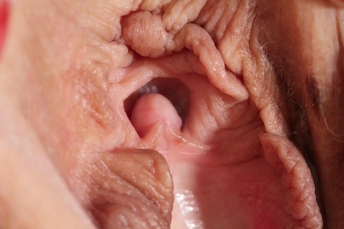 MzBitch from http://t.co/SKruknCQ7R Mature with a hot pussy &amp; small boobs... http://t.co/3e3QvLsDwl