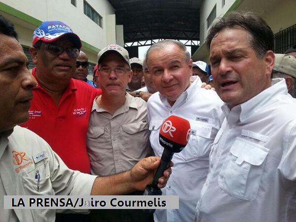 prensacom's tweet photo. Los PRD: Javier Ortega, José L. Fábrega, Elías Castillo y Juan Carlos Navarro, en Colegio San Judas Tadeo. #Ruta2014 http://t.co/sh4axPhcu0