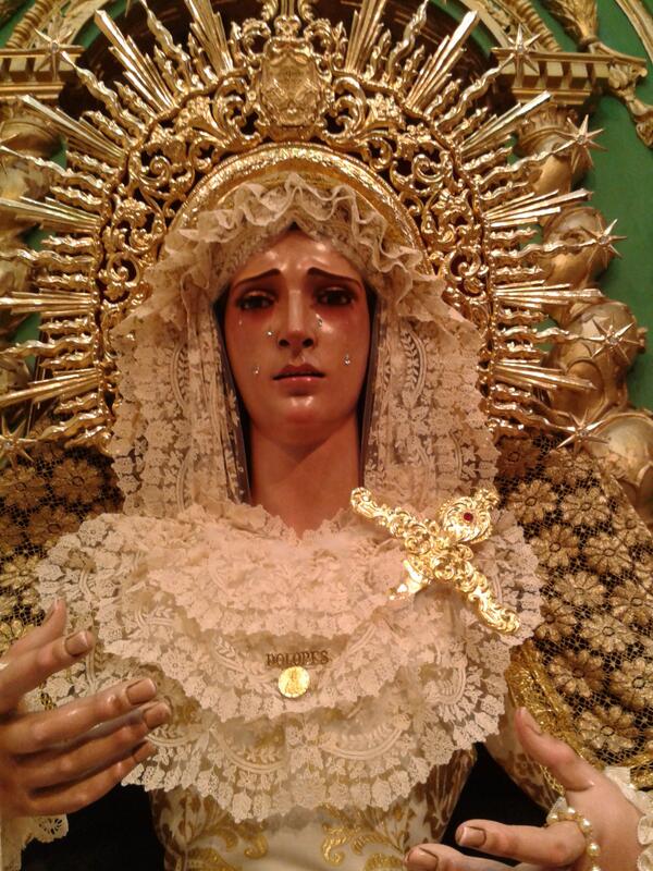 DAVINIAPALMAGAM's tweet photo. "@Hsantosepulcro: ¡Dios te salve María, Virgen y Reina! http://t.co/H0iraIRAE3"