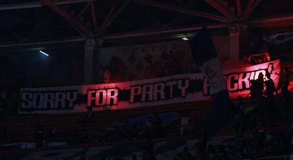 el_abie's tweet photo. Sorry Jak Angels :* (Jak cowok minggir) #AremaFoto http://t.co/d9c86R8cF5