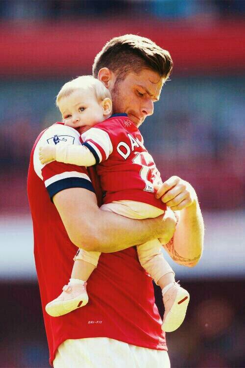 The Arsenal on Twitter: "Olivier Giroud and his daughter Jade #Arsenal  http://t.co/wFIBZYUf3J" / Twitter