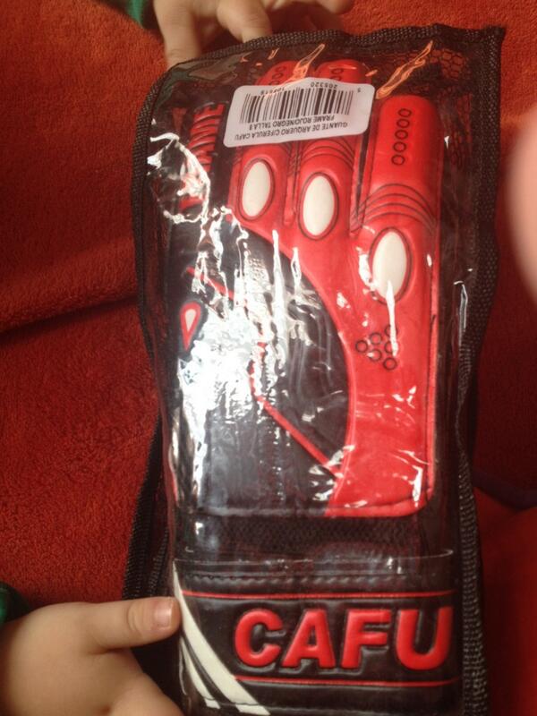 HECTOR PEREZ on Twitter: "Guantes de arquero talla 8 marca Cafu frame férula a $ 7.000 http://t.co/97m2EUyc3A" / Twitter