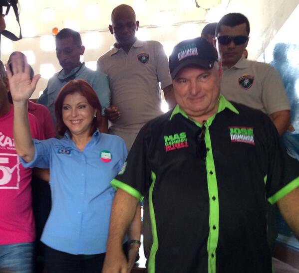 Con nuestro presidente <a href="/rmartinelli/">Ricardo Martinelli</a> votando en la Belisario Porras ¡¡¡Muy importante boleta con 2 firmas OJO!!!!