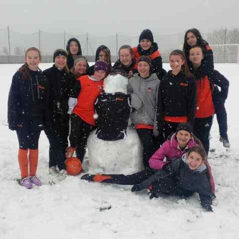PhilSearl's tweet photo. @blizzardeverton SAIT field open for soccer this morning no show by foothills new player looks good!!! http://t.co/bW88Q1YDji