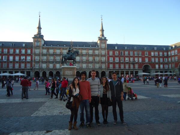 Mloretomaria's tweet photo. De bajón postfamiliar. Ya os echo de menos @BelenRouge @Felix_iin #michel #Julien. Gracias por estos días. http://t.co/6RlgE7vRnM