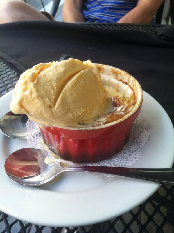 GoingOutInRVA's tweet photo. The peach cobbler @2113rva has me wishing I had 2 stomachs. Beyond good. http://t.co/lwfeVd843H