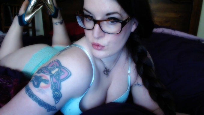 Who's joining me for #SinfulSunday? I have booze, lacy #lingerie and high #heels! http://t.co/pvHPYg<a href="/tag/sinfulsunday"class="tags">#SinfulSunday</a><a href="/tag/lingerie"class="tags"><span>#lingerie</span></a><a href="/tag/heels"class="tags"><span>#heels</span></a>