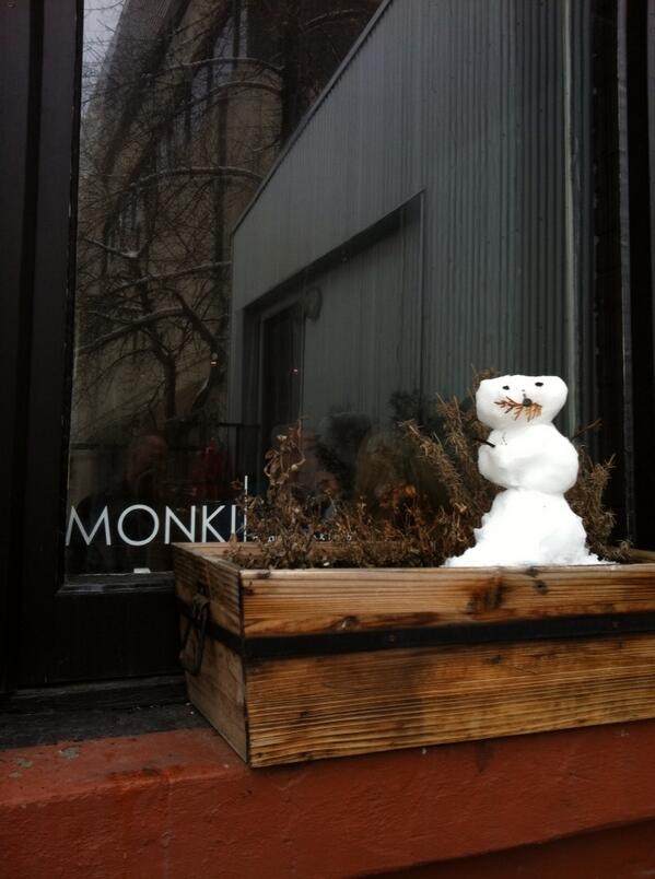KB_Dutch's tweet image. Having brunch and building snowmen on this fine spring morning @MONKIBISTRO