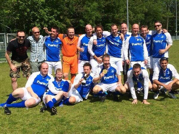 Trots op het door #pizzepronto gesponsorde team van <a href="/PPSC_voetbal/">svv_PPSC</a>  Veteranen2. #Kampioen geworden in hun klasse