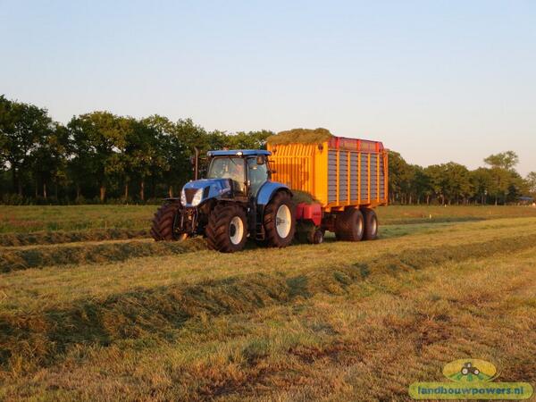 Hardstyle20's tweet photo. Vandaag weer druk kuilende. http://t.co/3WNL3yyQr9