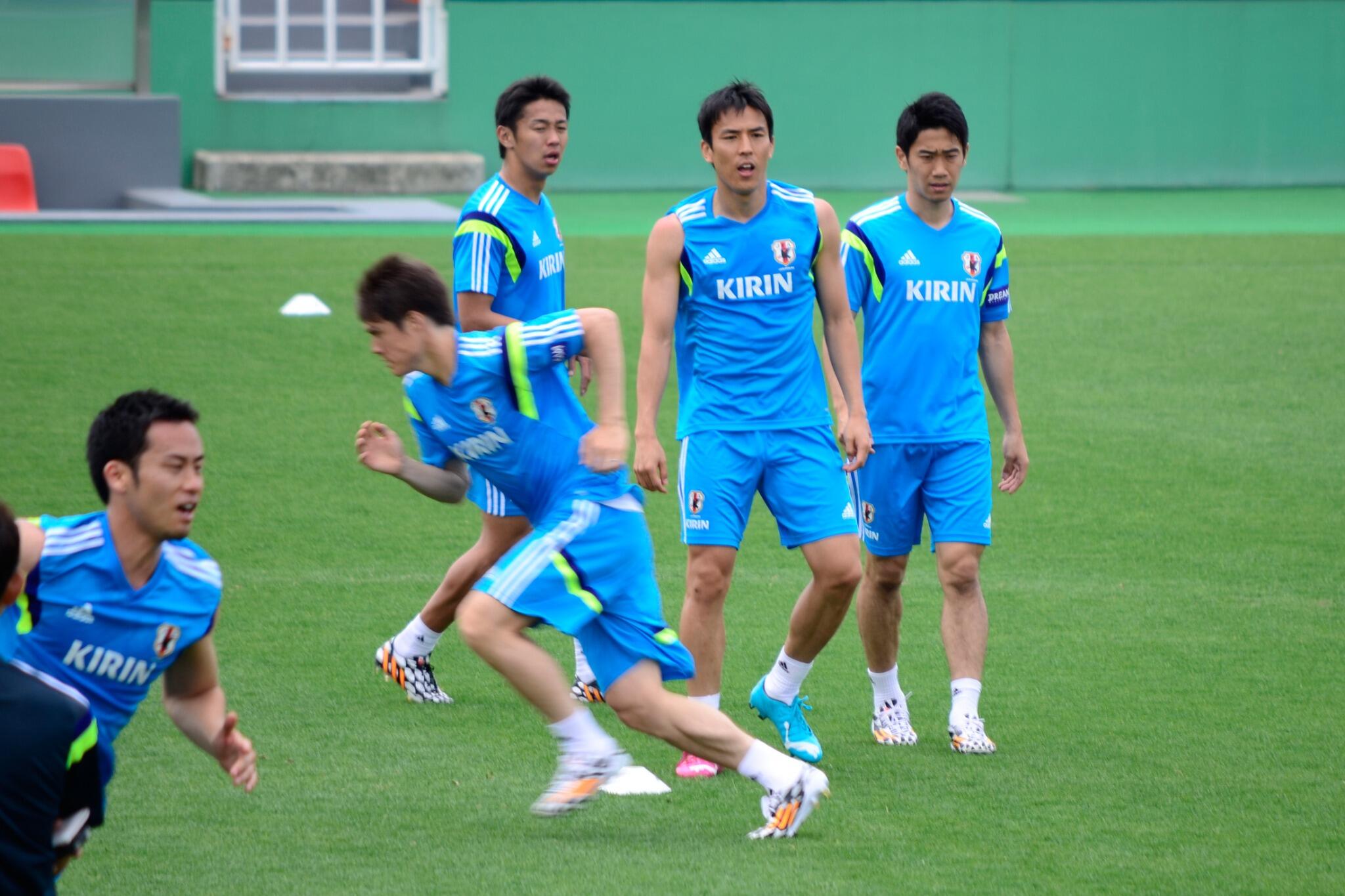 ひがくぼきみお サッカー日本代表 海外組の西が丘サッカー場での練習風景 吉田麻也 酒井高徳 清武弘嗣 長谷部誠 香川真司 Http T Co Rx38pvooob Twitter