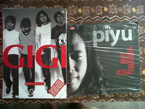 Dua buku profil Gigi dan Piyu (hardcover) di bookfair Surabaya ini harganya masing2 5 ribu! #nemubuku cc <a href="/Nombaca/">Nombaca</a>
