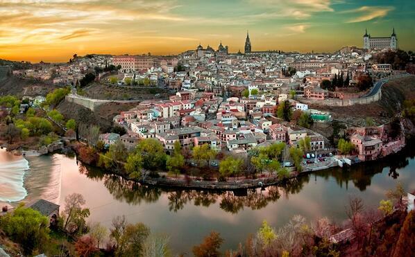 _Paisajes_'s tweet photo. Preciosa vista aerea de Toledo, España http://t.co/KUF0aOmTn4