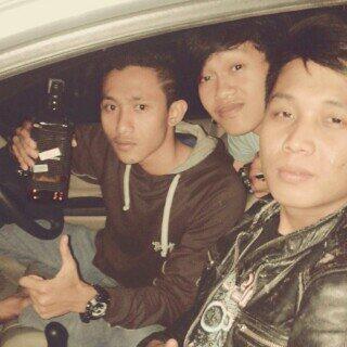 kikde_rizky's tweet photo. Kumpul http://t.co/qsEYqrIA6M
