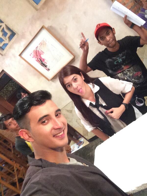 AliSyakieb87's tweet photo. Coming soon...apa cobaa???hehehehehe http://t.co/eAbiXgQVKU