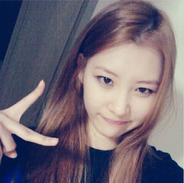 sunmi_offcial's tweet photo. peace ouo http://t.co/xRa75ayYR5