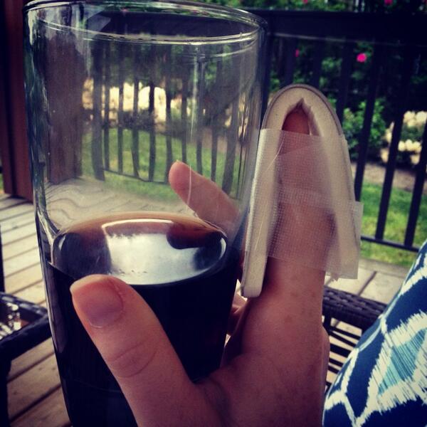 ChelseyStevens5's tweet photo. #fridaynight #captainshealsall #fracturedfinger http://t.co/Ys26LtlCn6