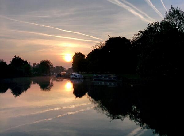 sharechiwai's tweet image. Another early day..going to #agilehackathon from #Oxford #niceday #mirrorshot